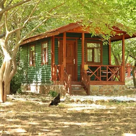 Eden Bungalows&beach Resort *
