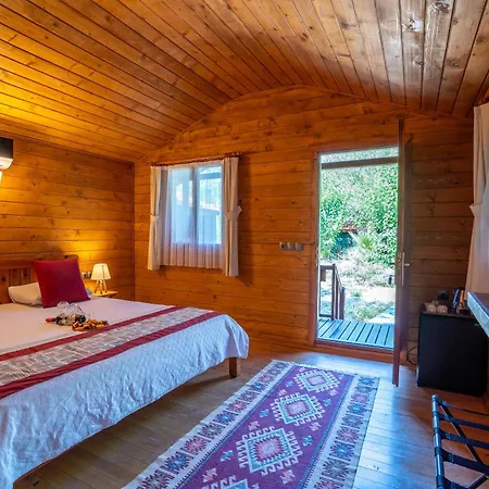 Eden Bungalows&beach Resort *